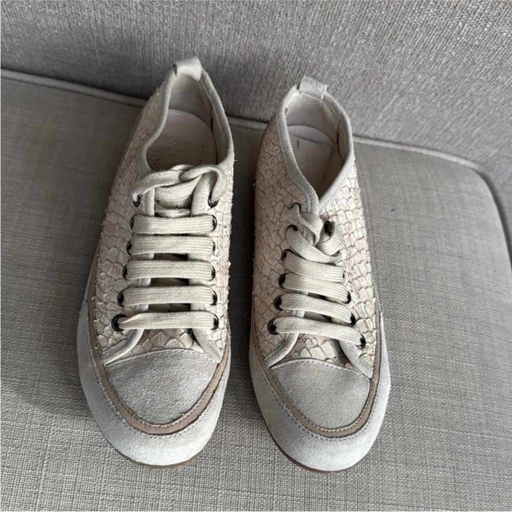 Charles David Cream Sneakers with Canvas Material and Low-Top Design - Picture 2 of 13